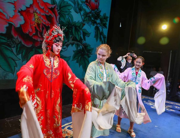 Beijing's First Teahouse-Style Peking Opera Theatre | Liyuan