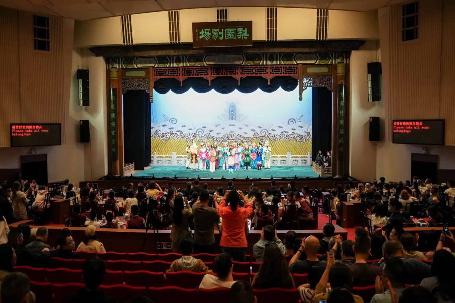 Beijing's First Teahouse-Style Peking Opera Theatre | Liyuan