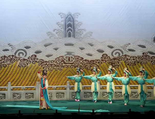 Beijing's First Teahouse-Style Peking Opera Theatre | Liyuan