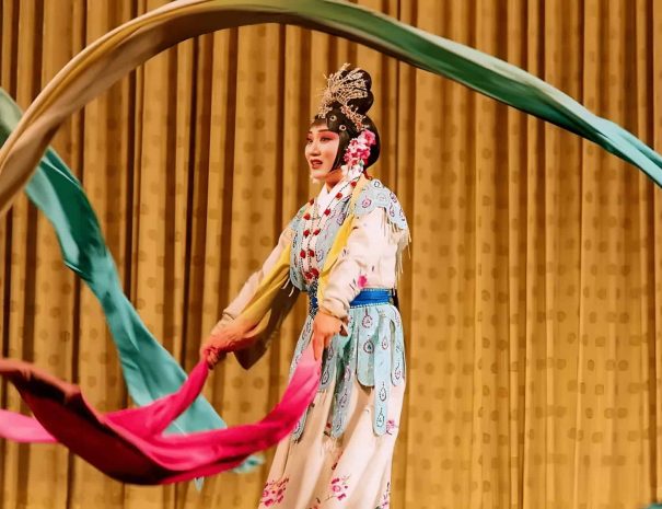 Beijing's First Teahouse-Style Peking Opera Theatre | Liyuan